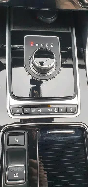 Main__Slider__Photo:Jaguar XF Black R Sport 03/2018-0