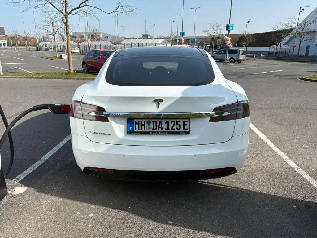 Main__Slider__Photo:Tesla Model S 70 Free Supercharge 01/2017-1