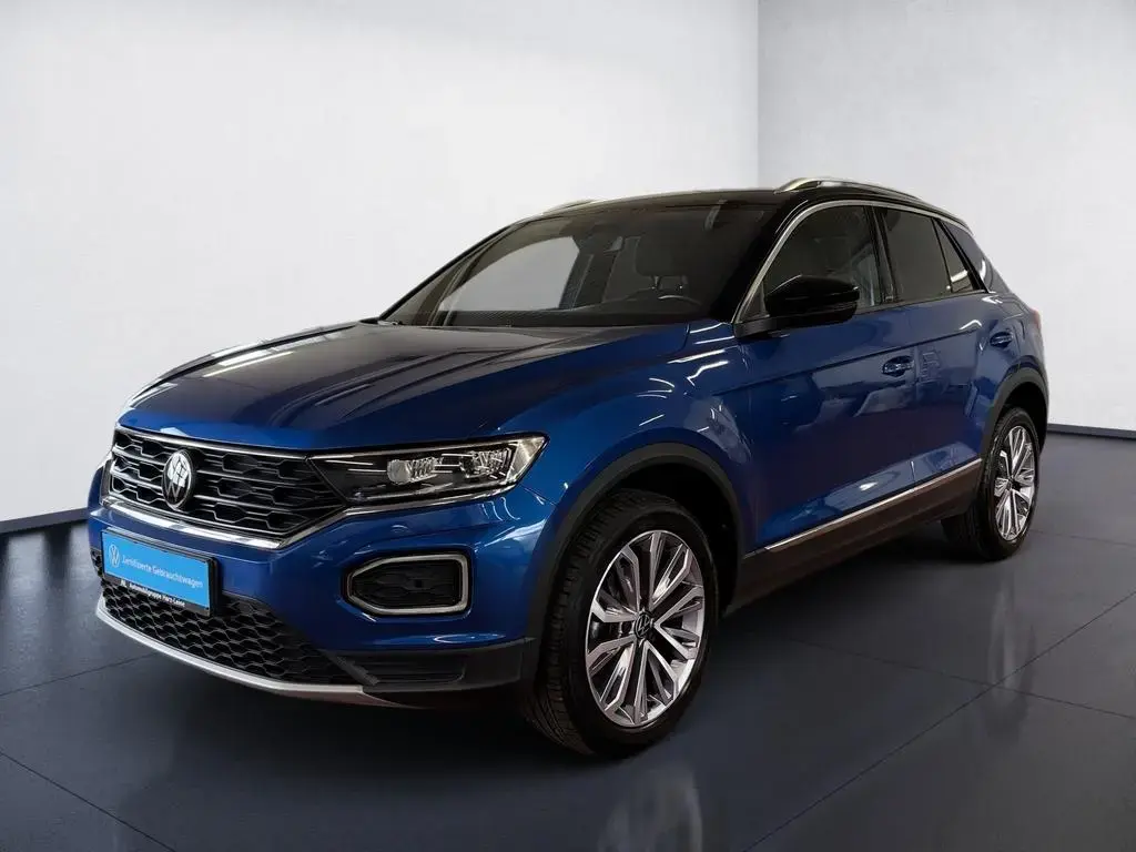 Main__Slider__Photo:Volkswagen T-Roc 1.5 TSI Active DSG LED Navi ACC RFK ACC LM 02/2022-1