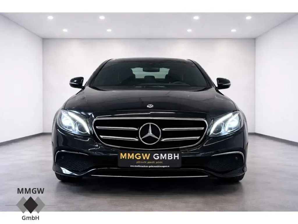 Main__Slider__Photo:Mercedes-Benz E-Class 200 Avantgarde Sportpaket/Navi/LED/CarPlay 01/2020-1