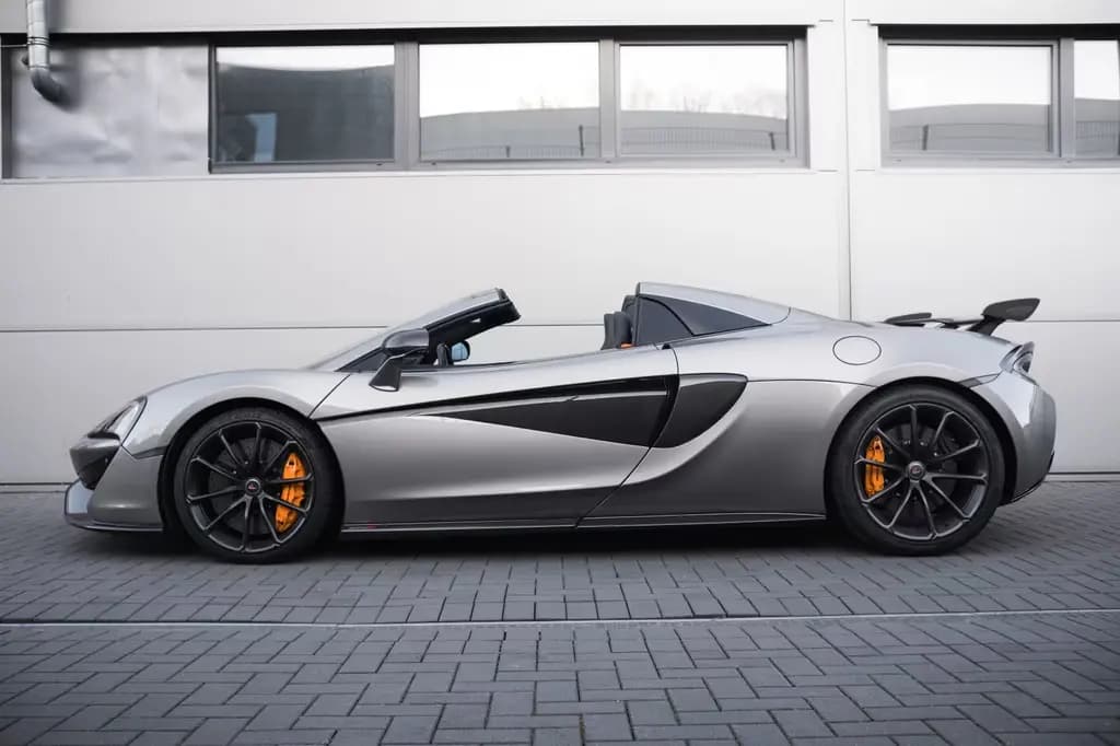Main__Slider__Photo:McLaren 570S Spider, Lift-el. Sitze-Kamera-B&W 07/2019-0