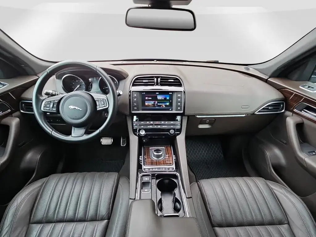 Main__Slider__Photo:Jaguar F-Pace 30d Portfolio AWD Panorama/Cam/Navi 10/2016-1