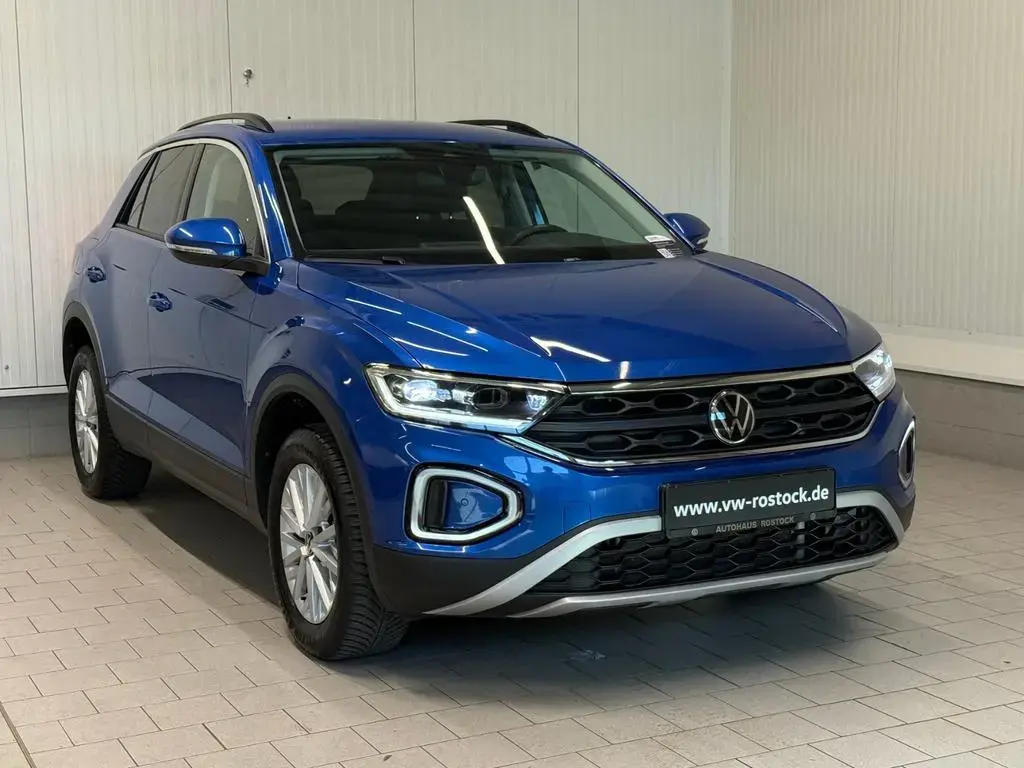Main__Slider__Photo:Volkswagen T-Roc Life 1.5 TSI DSG LED STANDHZG ACC NAVI 07/2024-1