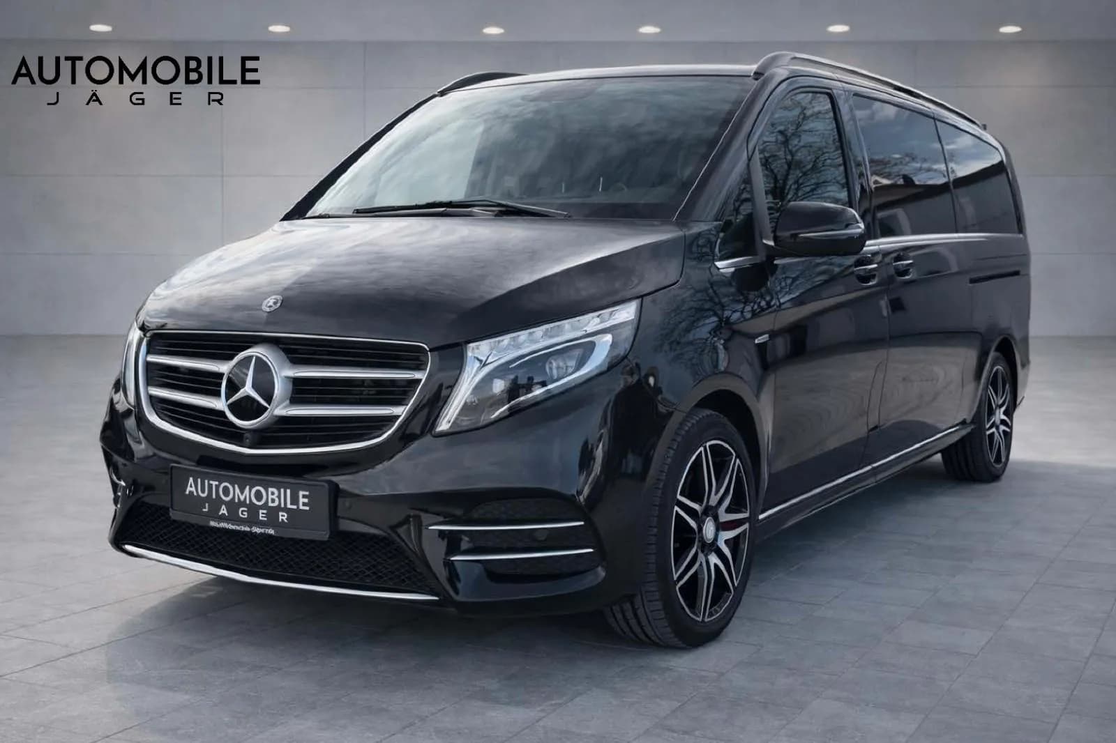 Main__Slider__Photo:Mercedes-Benz V-Class 250 10/2017-0