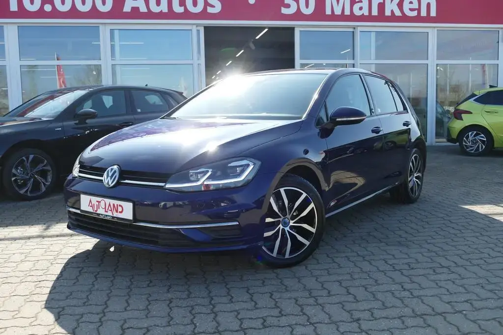 Main__Slider__Photo:Volkswagen Golf VII 1.5 TSI Sound LED Navi AHK Sitzheizung 11/2017-1