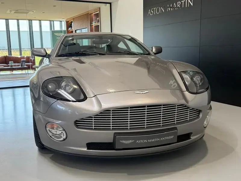 Main__Slider__Photo:Aston Martin Vanquish V12 Vanquish First Generation 09/2005-1