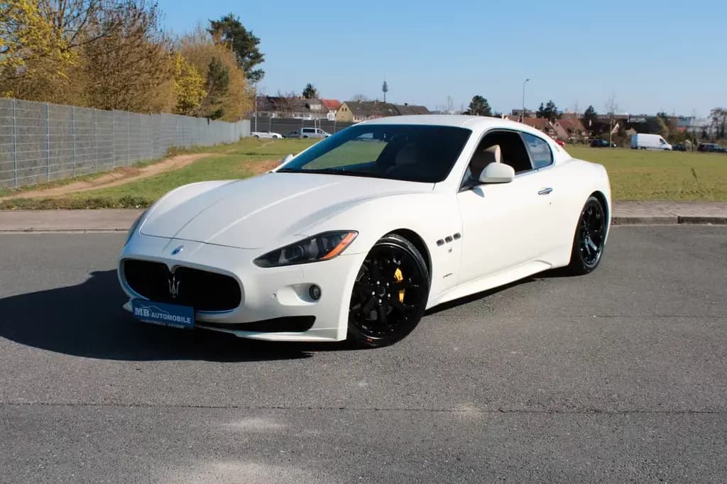 Main__Slider__Photo:Maserati Granturismo 4.7 V8 S Automatik MC-Line Carbon 01/2012-0