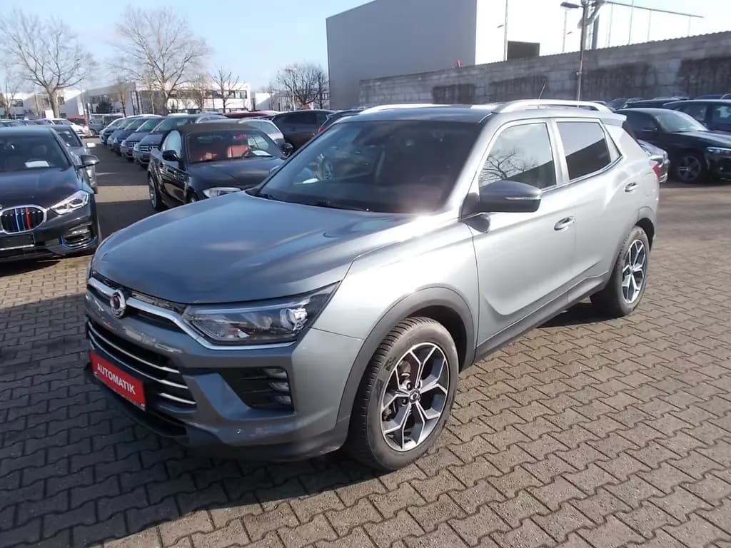 Main__Slider__Photo:Ssangyong Korando Onyx 4x2, Teilleder AHK Navi Allwetter 09/2019-0