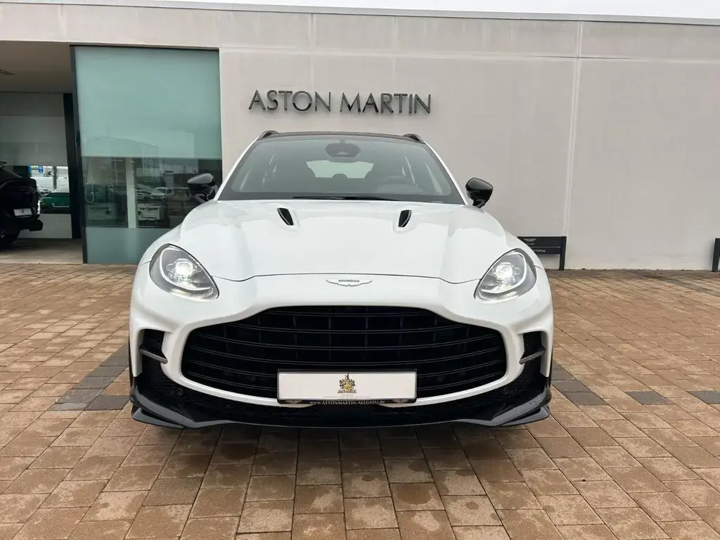 Main__Slider__Photo:Aston Martin DBX 4.0 V8 DBX707 / Lunar White 03/2025-1