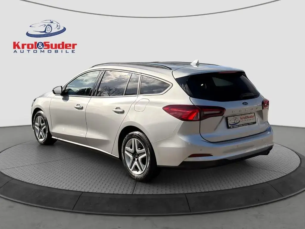 Main__Slider__Photo:Ford Focus Turnier Cool & Connect, 1Hand 10/2022-1