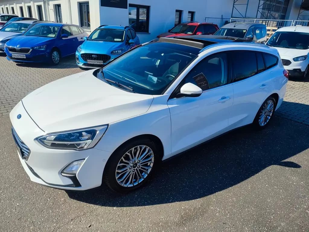 Main__Slider__Photo:Ford Focus Turnier Titanium PANO/SHZ/NAVI/LED/KEYLESS 03/2019-0