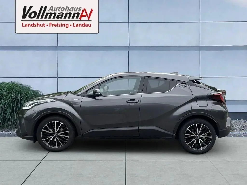 Main__Slider__Photo:Toyota C-HR 2.0 Hybrid Team D, Navigationssystem 12/2021-1