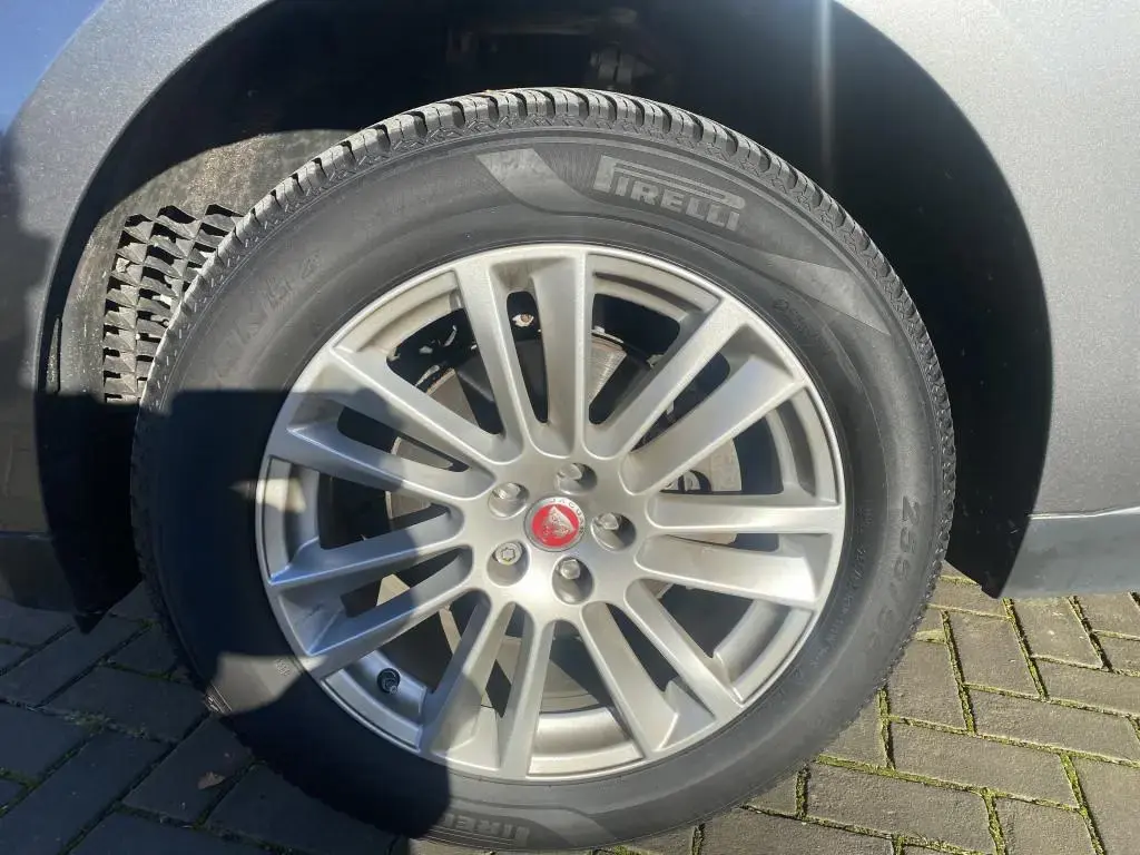 Main__Slider__Photo:Jaguar F-Pace 20d AWD Portfolio Automatik Portfolio 07/2018-1