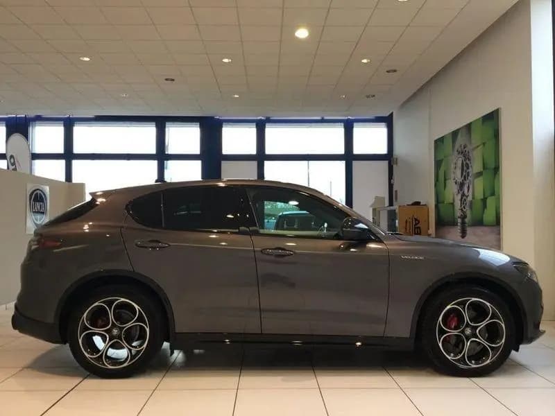 Main__Slider__Photo:Alfa Romeo Stelvio Stelvio 2.2 Turbodiesel 210 C 03/2025-0