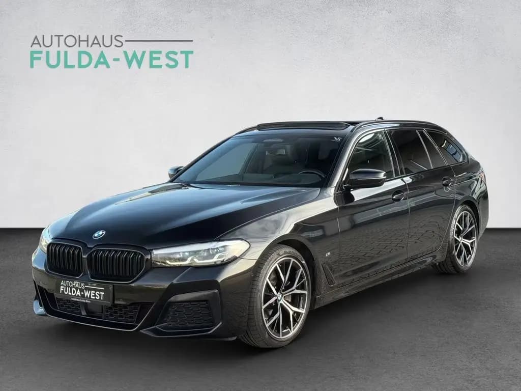 Main__Slider__Photo:BMW 5 Series 520d Touring M Sport xDrive LED Pano Leder HuD 07/2021-0
