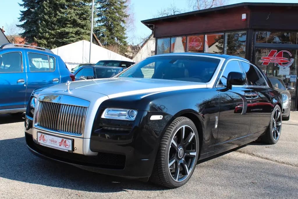 Main__Slider__Photo:Rolls-Royce Ghost Family 6,6 Lit., V12 01/2011-0