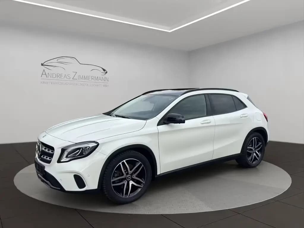 Main__Slider__Photo:Mercedes-Benz GLA 220 4Matic URBAN PANO/NIGHT/DISTRONIC/360 02/2020-0