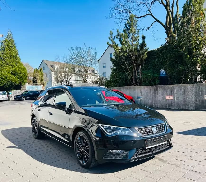 Main__Slider__Photo:Seat Leon ST Xcellence *Pano, Virt.Cckp, LED,RFK,AHK* 07/2020-0