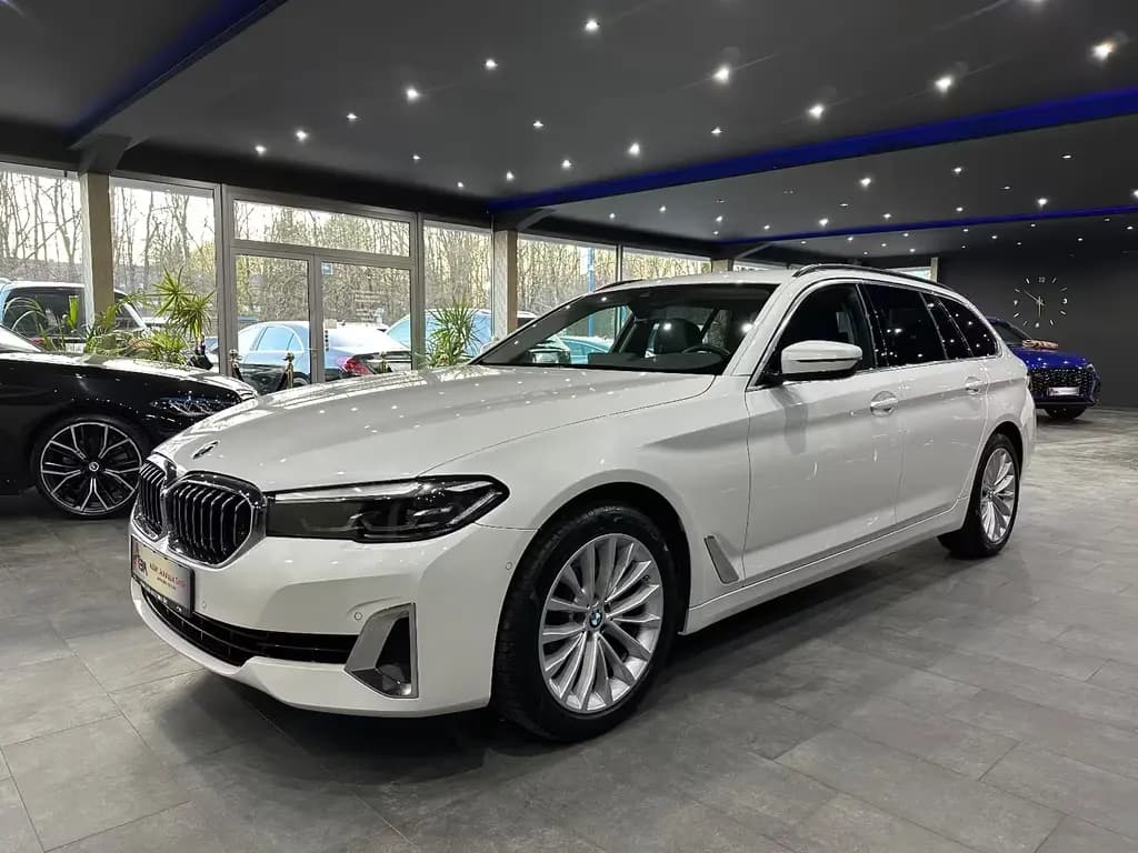 Main__Slider__Photo:BMW 5 Series 520 d xDrive Luxury / Sitzklima /KAMERA / 1.HAND 11/2022-0