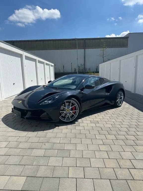 Main__Slider__Photo:Lotus Emira First Edition 3.5L V6 *NEU*100km* Ice Grey 08/2024-0