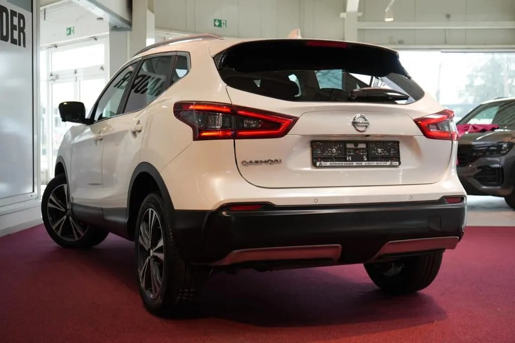 Main__Slider__Photo:Nissan Qashqai 1.6 N-Connecta*LED*Navi*Kamera*Pano* 08/2017-0