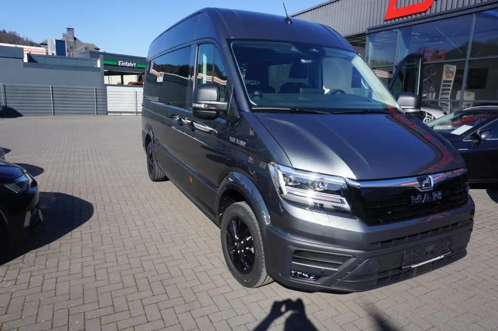 Main__Slider__Photo:MAN TGE 3.180 DSG 9-Sitzer VIP Shuttle Leder Standhe 05/2026-0