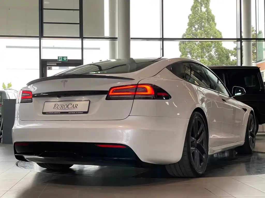 Main__Slider__Photo:Tesla Model S Plaid AWD Yoke FSD-Autopilot Pano Sbel 12/2022-1