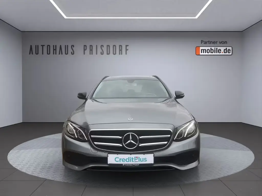 Main__Slider__Photo:Mercedes-Benz E 200 T-Modell 4Matic LED/Ambiente/9G-Tronic 10/2019-1