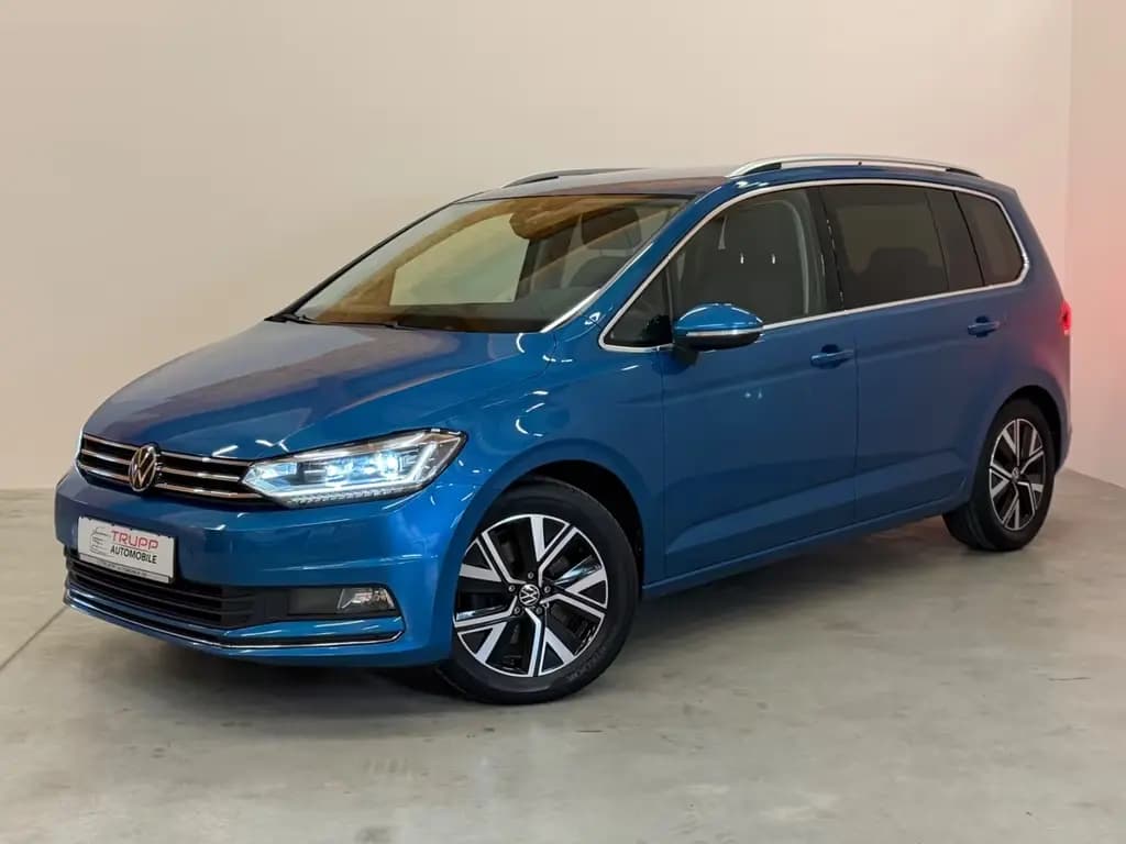 Main__Slider__Photo:Volkswagen Touran 1,5TSI Highline/LED/AHK/R-Kamera/Navi/SH 01/2023-0