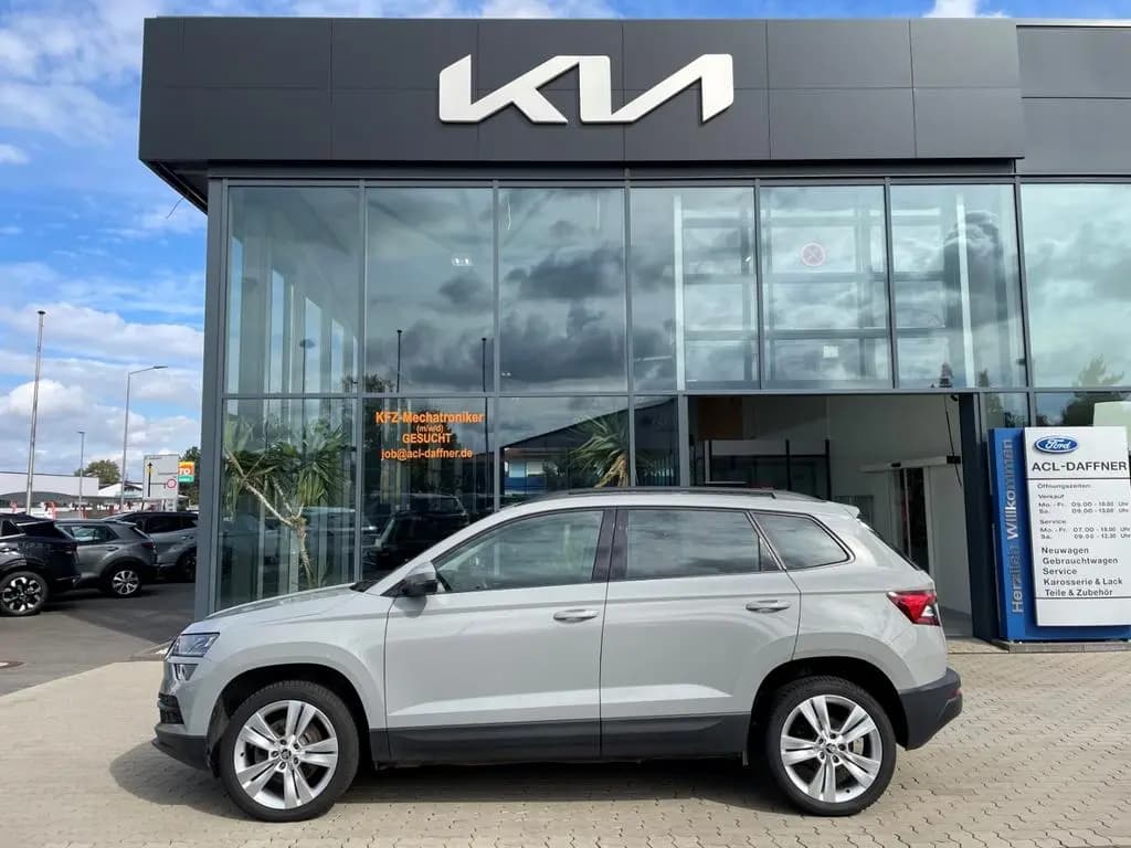 Main__Slider__Photo:Skoda Karoq Style LED Navi totWinkAss induktivLaden 03/2018-0