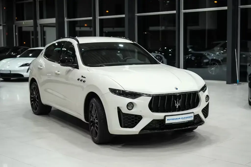 Main__Slider__Photo:Maserati Levante *LUFTFEDERUNG*H&K*LED*21"LM*NAVI*1-HAN* 01/2024-1