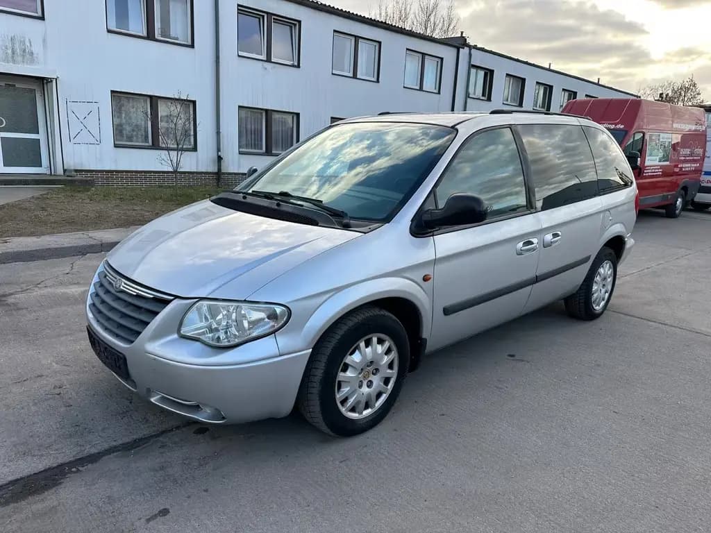 Main__Slider__Photo:Chrysler Voyager Family 2.8 CRD Autom. 09/2004-0