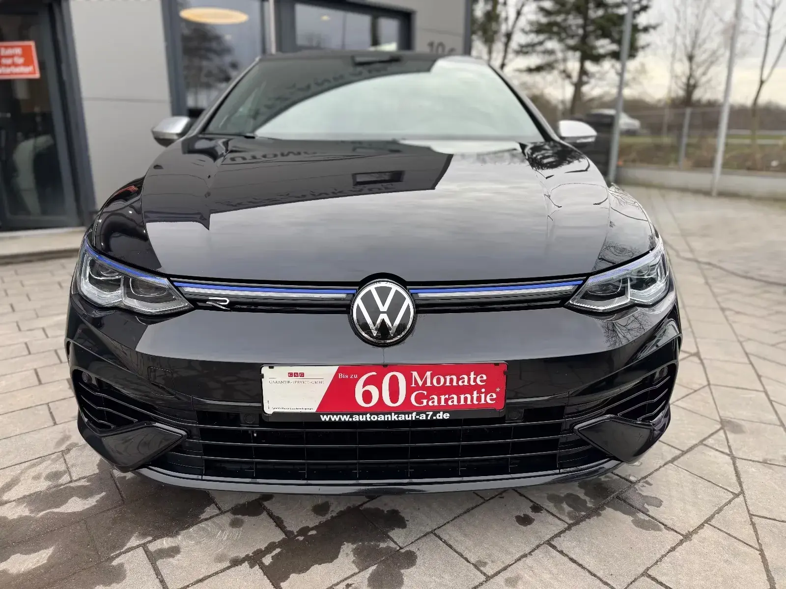 Main__Slider__Photo:Volkswagen Golf VIII 2.0TSI R 4M LEDER+HUD+IQ-Light+ACC+H&K 11/2022-1