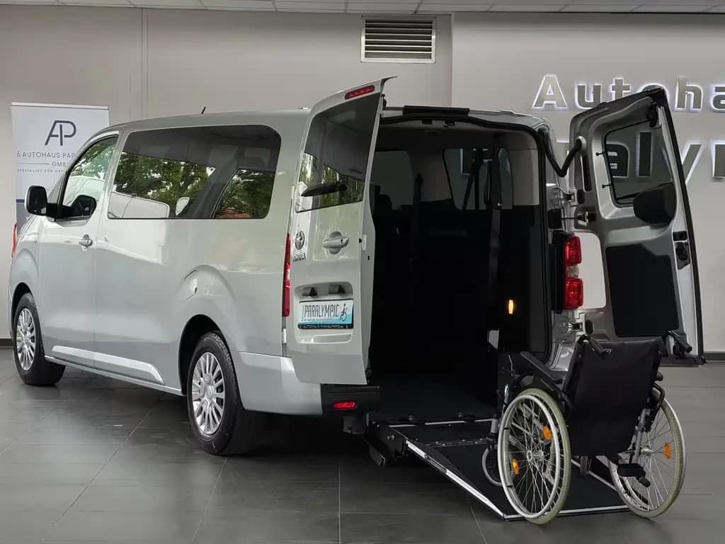Main__Slider__Photo:Toyota Proace (Verso) L2 Behindertengerecht-Rampe 6+1 12/2017-0