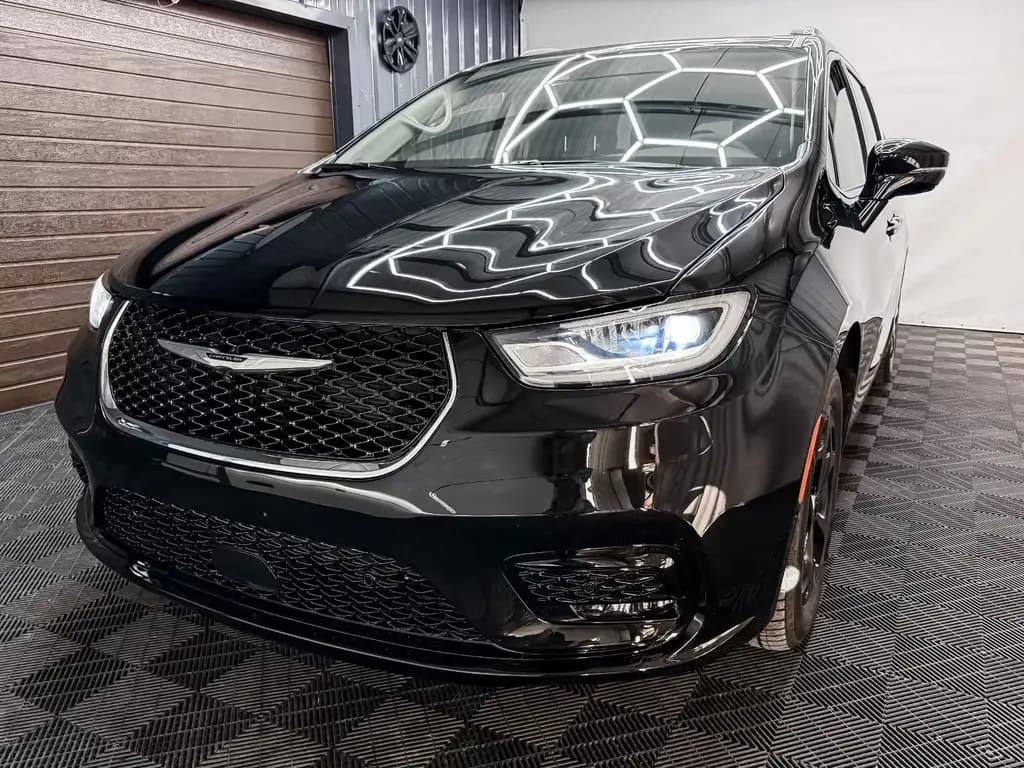 Main__Slider__Photo:Chrysler Pacifica Limited Edition 3.6 v6 PDC Camera FULL 12/2024-0