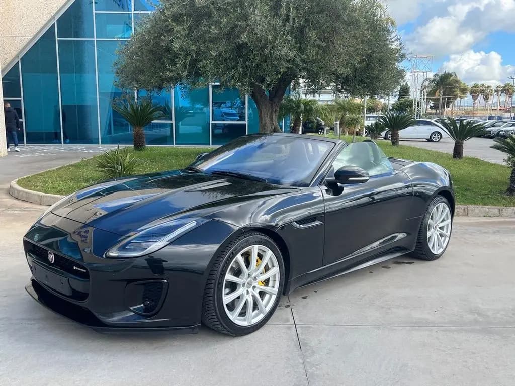 Main__Slider__Photo:Jaguar F-Type 2.0 aut. Convertibile R-Dynamic 06/2017-0