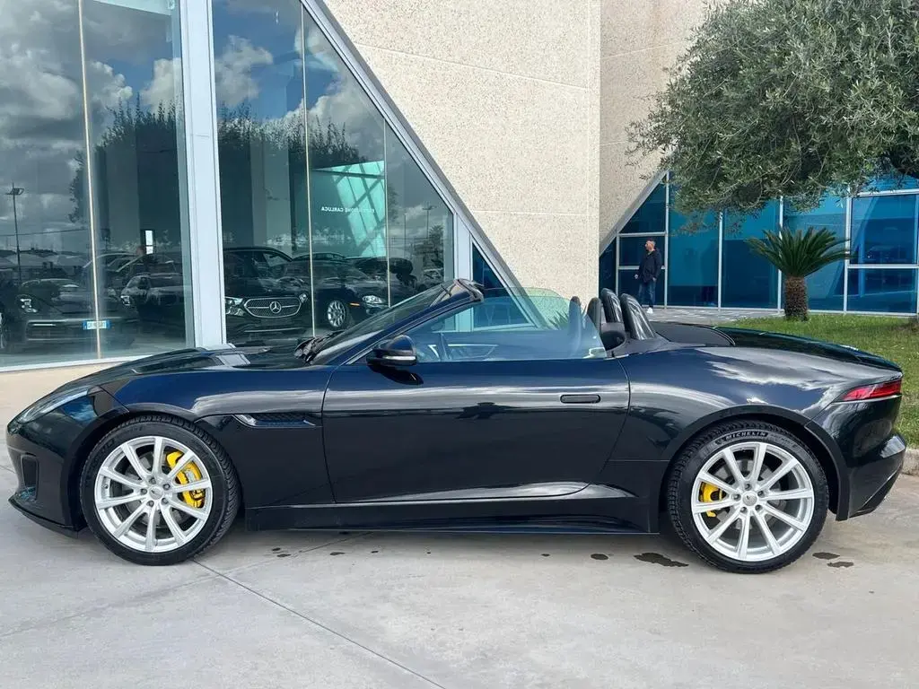 Main__Slider__Photo:Jaguar F-Type 2.0 aut. Convertibile R-Dynamic 06/2017-1