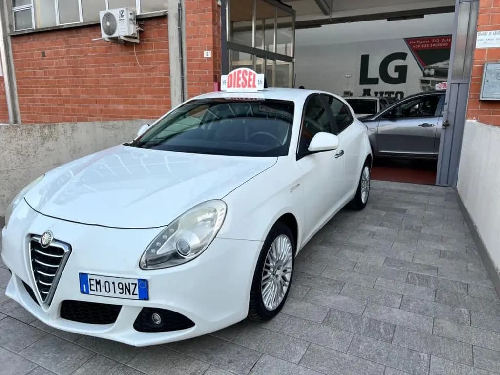 Main__Slider__Photo:Alfa Romeo Giulietta 1.6 JTDm-2 105 CV Exclusive 04/2012-0