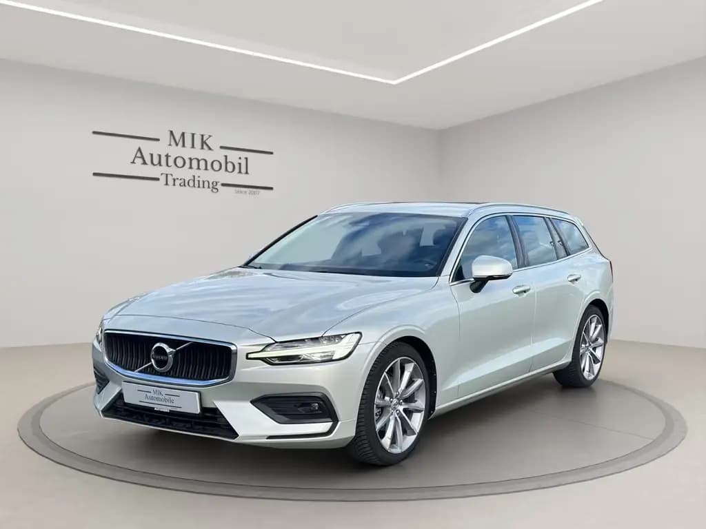 Main__Slider__Photo:Volvo V60 Kombi Momentum 08/2019-0