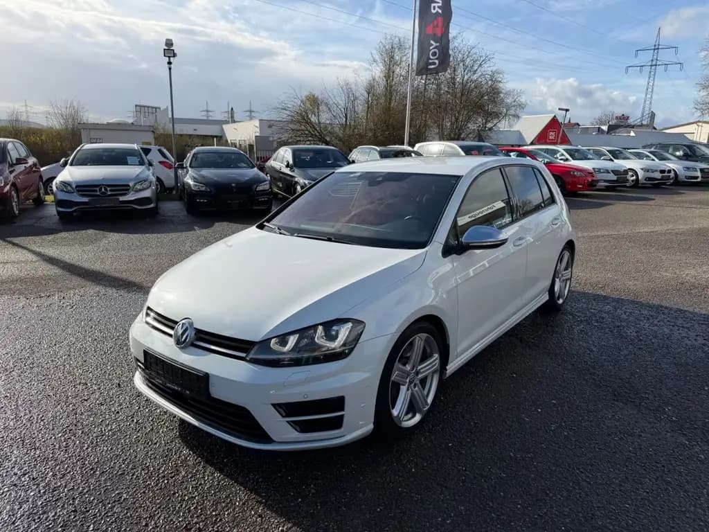 Main__Slider__Photo:Volkswagen Golf VII Lim R 4Motion DSG LED Navi Kamera Leder 01/2017-0