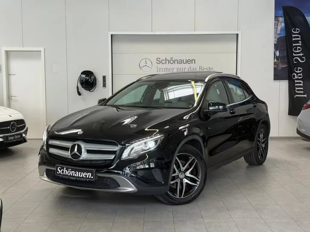 Main__Slider__Photo:Mercedes-Benz GLA-Class 250 4M Urban COMAND+PANO+KAMERA+TOTW+SPURPKT 06/2014-0