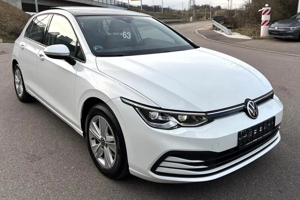 Main__Slider__Photo:Volkswagen Golf VIII Lim. 1.5 TSI Matrix Pano Cam App Top 01/2021-0