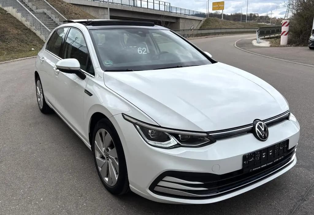 Main__Slider__Photo:Volkswagen Golf VIII Lim. Style 1.5 TSI Matrix Pano ACC Cam 01/2021-0