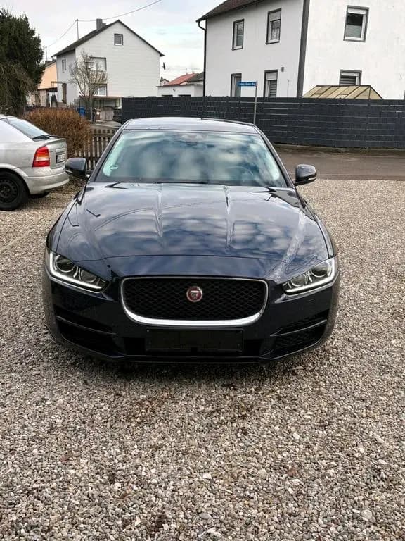 Main__Slider__Photo:Jaguar XE 20d Automatik 04/2016-0