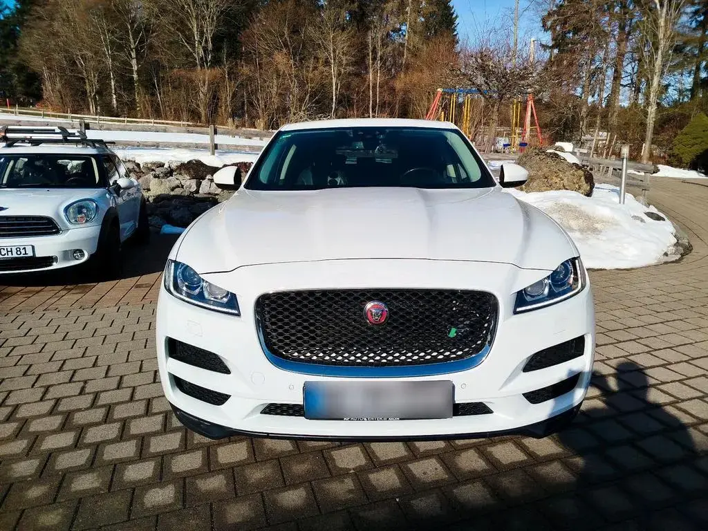 Main__Slider__Photo:Jaguar F Pace Allrad 08/2017-1