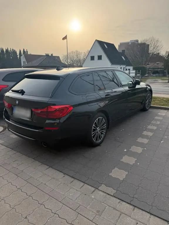 Main__Slider__Photo:BMW 5 Series 520 d xdrive virtuell Display 09/2020-0