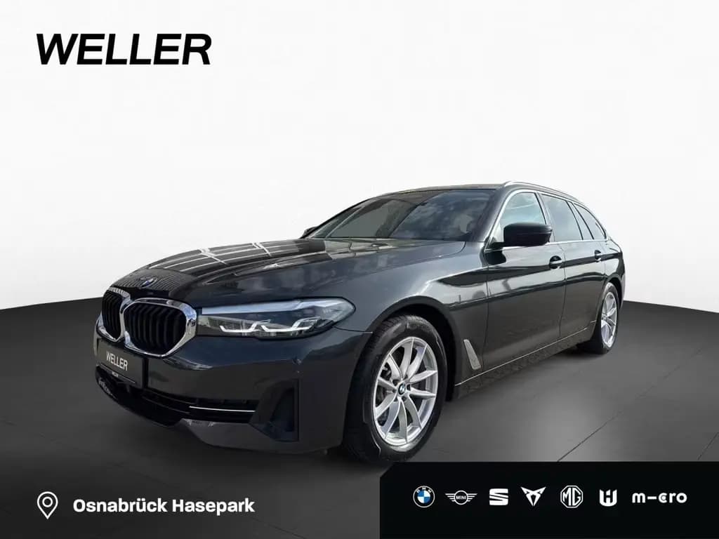 Main__Slider__Photo:BMW 520 d Touring Aut. Pano,DAPro,HuD,ParkAss,LiCoPro 02/2022-0