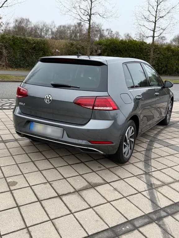 Main__Slider__Photo:Volkswagen Golf VII Lim. Sound Start-Stopp 12/2017-0