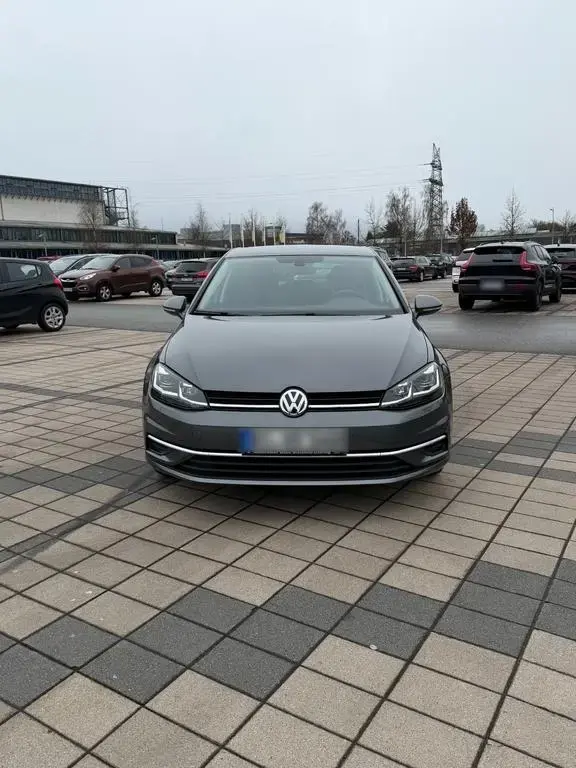 Main__Slider__Photo:Volkswagen Golf VII Lim. Sound Start-Stopp 12/2017-1