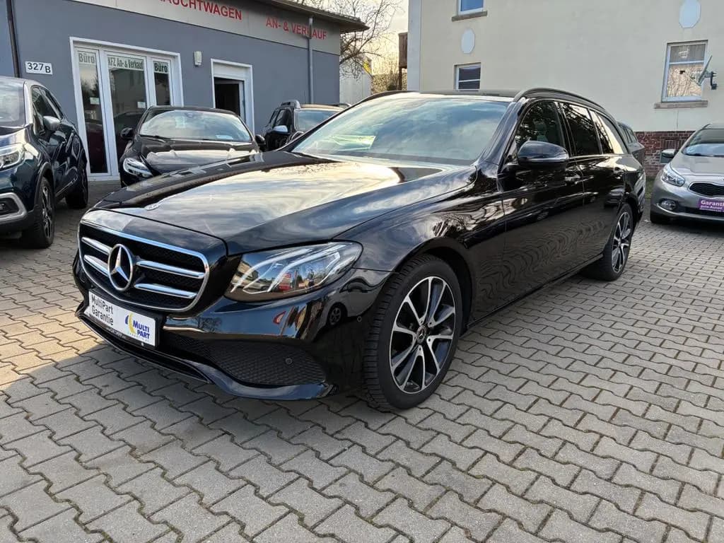 Main__Slider__Photo:Mercedes-Benz E-Class 200 T-Modell / LED / Teilleder / Black-line 01/2020-0